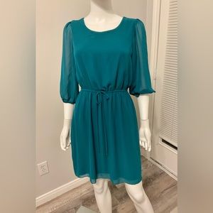 En Focus Studio Lined emerald women's dress.  size -4. Sleeve-3/4 - transparent.